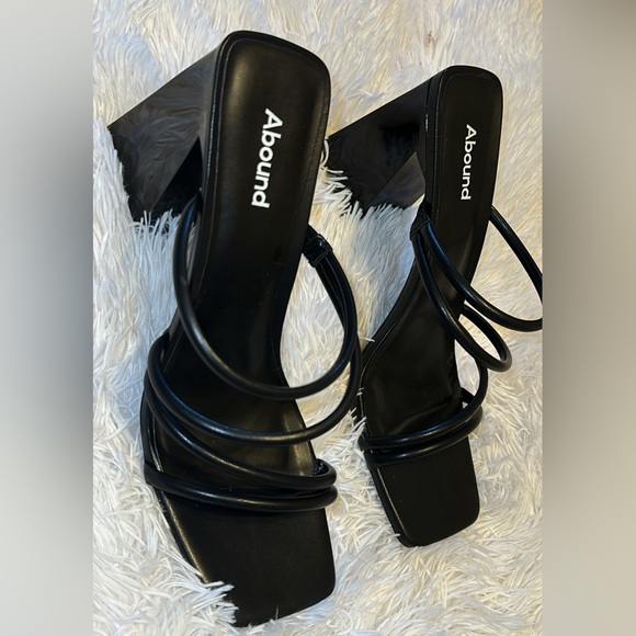 Never worn them - Picture 1 of 4